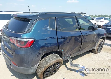 2024 Jeep Compass Latitude 4X4 z USA, uszkodzony, nr VIN 3C4NJDBN0RT165078